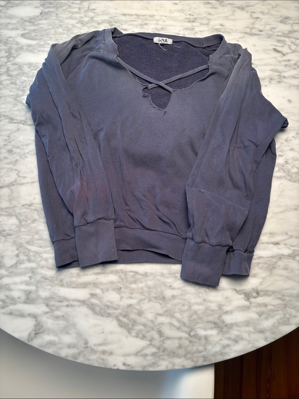 LNA Relaxed Long-Sleeve Sweatshirt in Slate Blue/red/faded hues